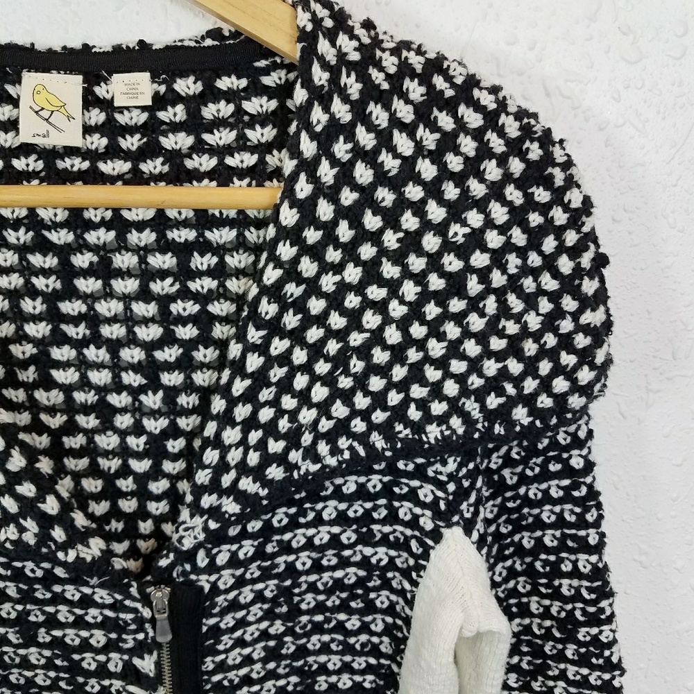 🍍Sold🍍Anthro Little Yellow Bird Moto Swtr Sz S - Picture 6 of 8